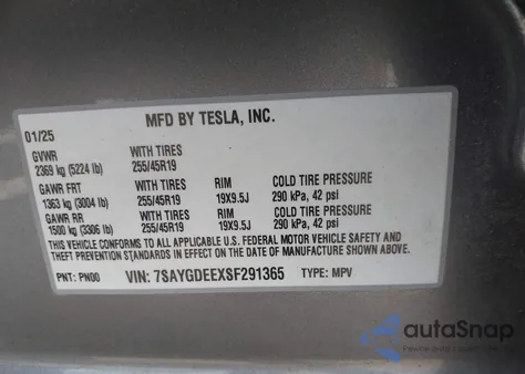 2025 Tesla Model Y Long Range Dual Motor All-Wheel Drive z USA, uszkodzony, nr VIN 7SAYGDEEXSF291365